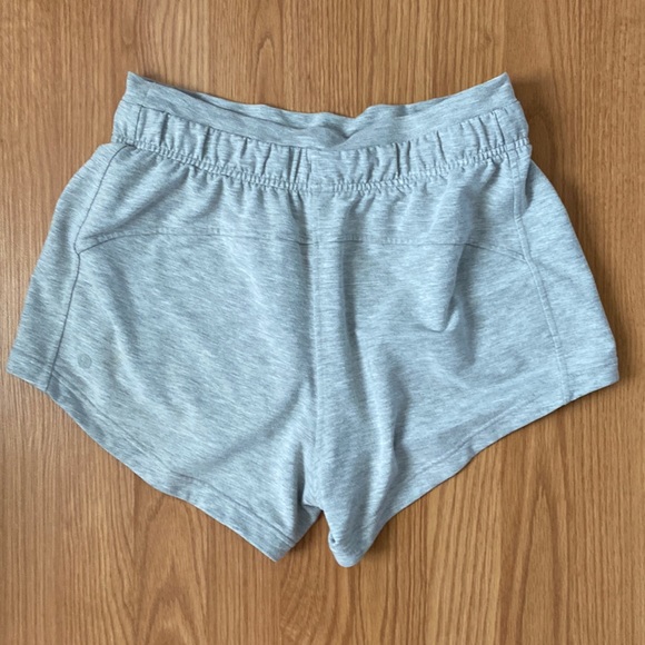❤️ Lululemon Inner Glow High Rise Short 3" Size 6 - Picture 5 of 8